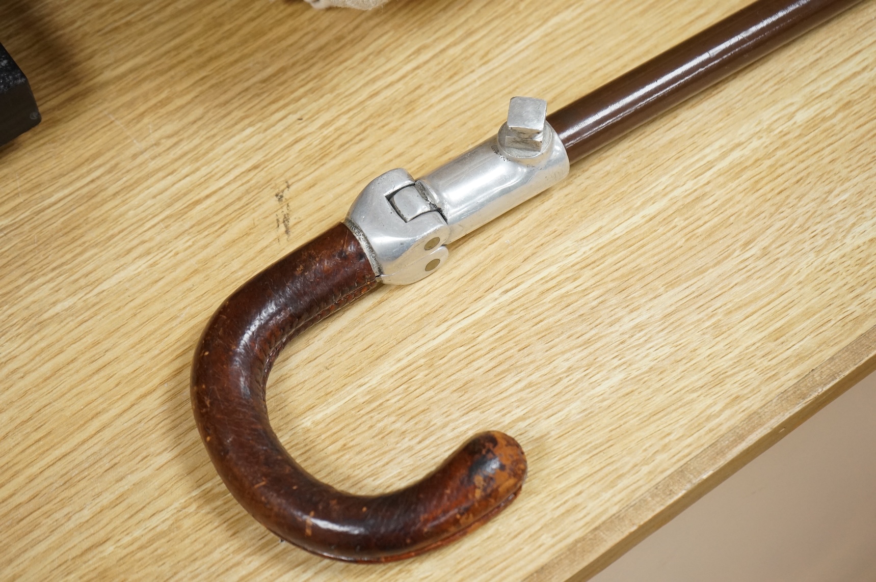 An early to mid 20th century shooting stick, 88cm